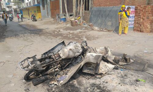 दिल्ली हिंसा से पहले CAA के खिलाफ हो रहे आंदोलन में मुस्लिम विरोधी मशीनरी अंदरखाने कर रही थी काम दिल्ली हिंसा से पहले CAA के खिलाफ हो रहे आंदोलन में मुस्लिम विरोधी मशीनरी अंदरखाने कर रही थी काम