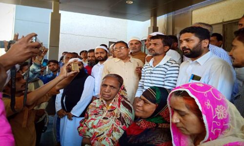 पुलिस ने मचाया गुजरात के मुस्लिम गांव में तांडव