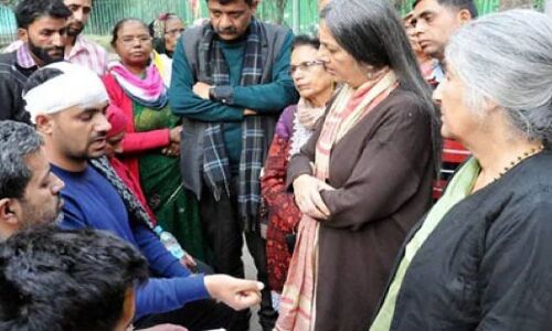 ट्रेन में 3 कश्मीरियों से मारपीट, लाखों का सामान छोड़ भागे जान बचाकर