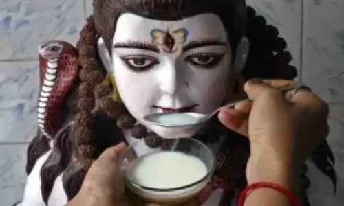 अंधविश्वास : गिरफ्तार किए गए कोरोना से बचने के लिए मूर्ति को दूध पिलाने वाले 13 लोग