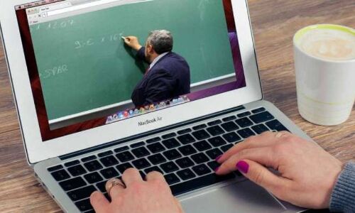 उत्तराखंड: ऑनलाइन पढ़ाई से नहीं जुड़ पा रहे सुदूरवर्ती ग्रामीण इलाकों के 60,000 छात्र