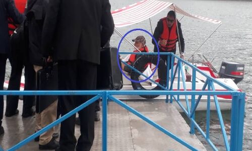 पुलवामा हमले के वक्त प्रधानमंत्री अपने ऊपर फ़िल्म करा रहे थे शूट