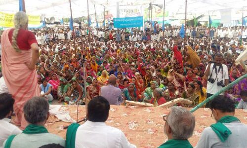 किसान की मेहनत की नहीं, मौत की कीमत लगाती है सरकार
