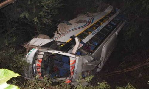 कुंभ दर्शनार्थियों को वापस ला रही बस का जबलपुर में भयंकर एक्सीडेंट, 4 की मौके पर मौत लगभग 50 घायल