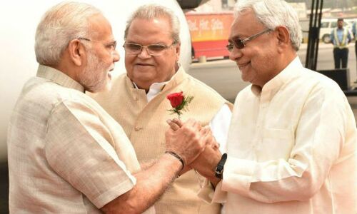 मोदी जी एक सेकेंड में तो ट्वायलेट का नक्शा नहीं बन पाएगा, लेकिन आपने तो एक सेकेंड में डेढ़ ट्वायलेट बनवा दिए बिहार में मोदी जी एक सेकेंड में तो ट्वायलेट का नक्शा नहीं बन पाएगा, लेकिन आपने तो एक सेकेंड में डेढ़ ट्वायलेट बनवा दिए बिहार में