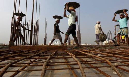 भाजपा शासित राज्यों ने मजदूर अधिकार किये खत्म, लेकिन केरल ने कहा बरकरार रहेंगे