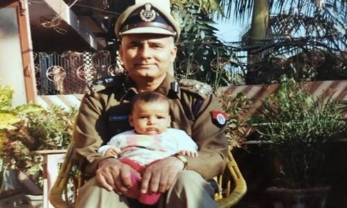 लखनऊ में CAA और NRC के विरोध में पूर्व आईपीएस एसआर दारापुरी की गिरफ़्तारी पर उनके पौत्र की भावुक टिप्पणी