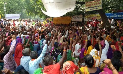 मनरेगा कर्मचारियों की मांगों की नहीं कोई सुनवाई