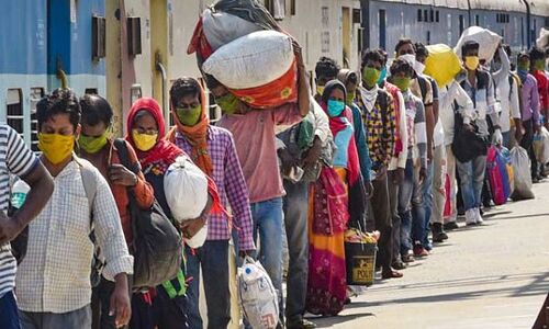 मोदी सरकार पहले भी चला सकती थी ट्रेन, बच सकती थी मारे गए दर्जनों मजदूरों की जान