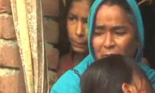 शहीदों के परिवार के आंसू बेचते कॉरपोरेट न्यूज चैनल