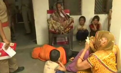 बीजेपी एमएलए द्वारा बलत्कृत महिला के पिता की संदिग्ध हालत में मौत, कल किया था योगी आवास के सामने आत्मदाह का प्रयास बीजेपी एमएलए द्वारा बलत्कृत महिला के पिता की संदिग्ध हालत में मौत, कल किया था योगी आवास के सामने आत्मदाह का प्रयास