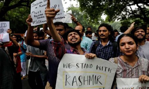 मोदी सरकार के धारा 370 खत्म करने पर विदेशी मीडिया बोला कैद में है कश्मीर