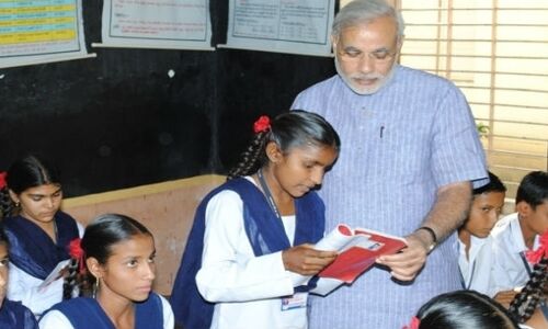 शिक्षा का माध्यम अंग्रेजी कर 80 फीसदी नौनिहालों को पीछे मत धकेलिये मोदी जी