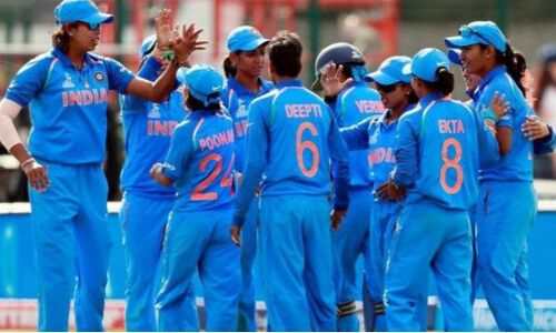 क्रिकेट अगर खेल होता तो महिला टीम की जीत देश की खबर न होती