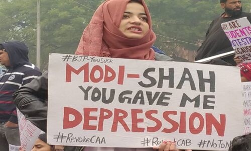 नागरिकता संशोधन कानून CAA पर उबला पूरा देश, धरना-प्रदर्शनों, गिरफ्तारियों और पुलिसिया हिंसा का दौर जारी