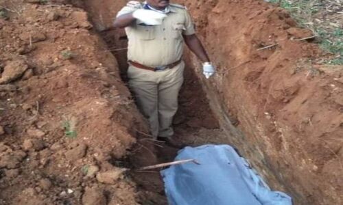 पुलिसवालों की इस इंसानियत को देखकर आप भी करेंगे सलाम