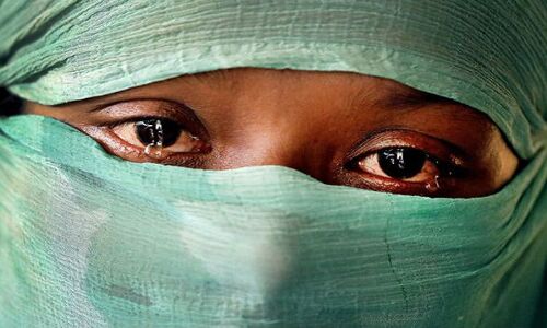 जुएं में दांव पर लगा दी बीवी, जीतने वालों ने किया गैंगरेप