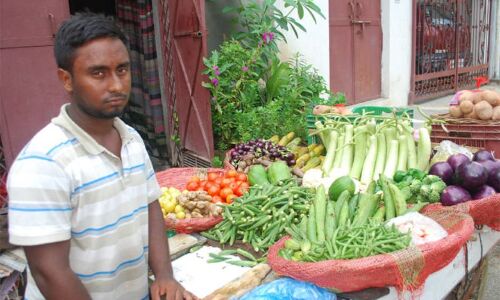 तब्लीगी के खिलाफ अफवाह ऐसी कि मुस्लिमों को पहचान छुपा बेचनी पड़ रही हैं सब्जियां