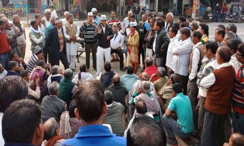 बकाया वेतन न मिलने पर सैकड़ों एटलस फैक्ट्री मजदूरों ने किया धरना-प्रदर्शन