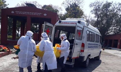 कोरोना से मरने वालों के अंतिम संस्कार में शामिल नहीं हो रहे परिजन