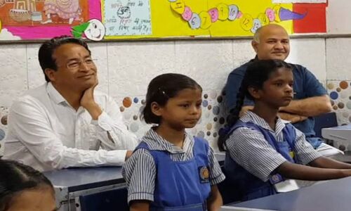 जिस शिक्षाविद पर बनी है थ्री इडियट फिल्म उन्होंने की दिल्ली के स्कूलों की तारीफ