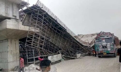 योगी-मोदीराज में अब बस्ती में गिरा फ्लाईओवर, 80 प्रतिशत निर्माण कार्य हो चुका था पूरा योगी-मोदीराज में अब बस्ती में गिरा फ्लाईओवर, 80 प्रतिशत निर्माण कार्य हो चुका था पूरा