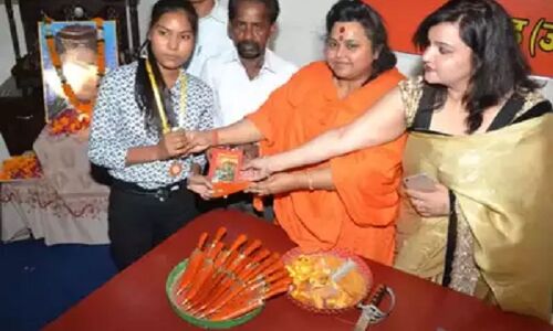 हिंदू महासभा की पूजा शकुन पांडेय गिरफ्तार, कहा था जमातियों को गोली मार दो