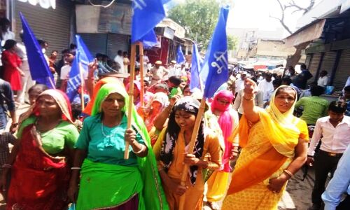 भीम आर्मी की एक आवाज से थमा देश, भारत बंद यानि वंचितों का लोकतंत्र में अपना हिस्सा मांगने का दिन भीम आर्मी की एक आवाज से थमा देश, भारत बंद यानि वंचितों का लोकतंत्र में अपना हिस्सा मांगने का दिन