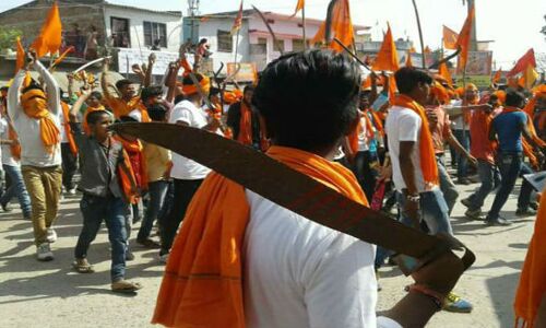 प्रधानमंत्री मोदी उस संपादक के फॉलोवर जो कर्नाटक में झूठी खबरें फैलाकर करा रहा था दंगे की तैयारी