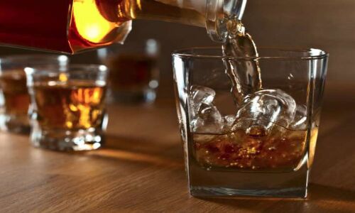 UP : प्रयागराज में देशी ठेके की शराब पीने से हुई 6 की मौत, कई अन्य की हालत गंभीर