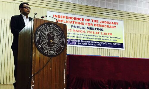 भारतीय न्याय व्यवस्था वकीलों में से जजों की खोज क्यों नहीं करती