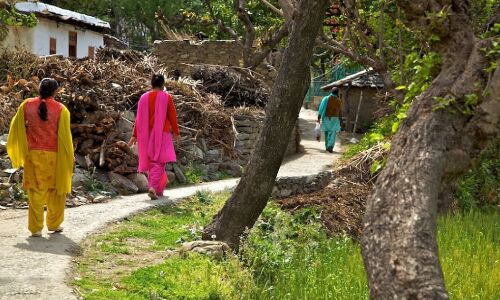 यहां मासिक धर्म के दौरान जानवरों के साथ रहती हैं महिलाएं, पर नहीं उठती कोई आवाज
