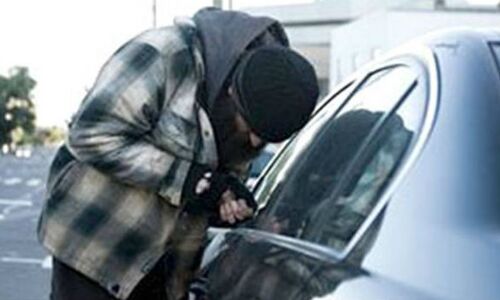 दिल्ली पुलिस कमिश्नर को लूट ले गए ठक—ठक गैंग वाले, अब राजनाथ सिंह भी लुट जाएं तो पुलिस करे कड़ी कार्रवाई