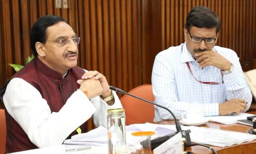 लॉकडाउन में छात्रों की मानसिक-सामाजिक चिंताओं का होगा निवारण, MHRD ने दिए निर्देश