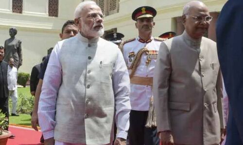 कोरोना संकट : मंत्रियों-सांसदों के वेतन में 1 साल तक होगी 30 फीसदी की कटौती