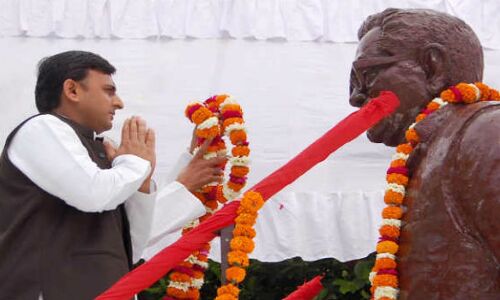 लोहिया से अखिलेश यादव का उतना ही संबंध है जितना राहुल का महात्मा गांधी से