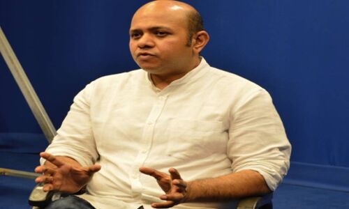 कारवां के संपादक ने बयान किया देश का सच तो बौखला गया आरएसएस का पूरा कुनबा