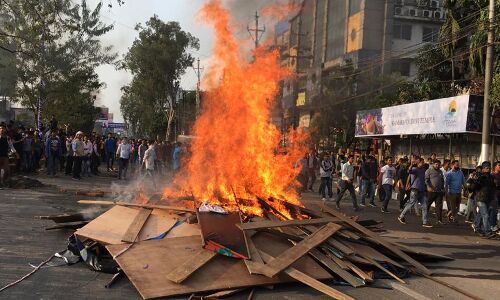NRC और CAB के खिलाफ असम की सड़कों पर उतरे लोग, 10 जिलों में लगाया गया कर्फ्यू