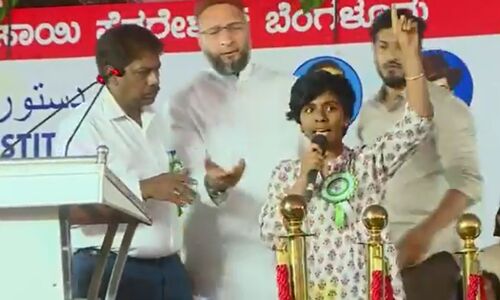 CAA PROTEST : असदुद्दीन ओवैसी के मंच से युवती ने  लगाए पाकिस्तान जिंदाबाद के नारे