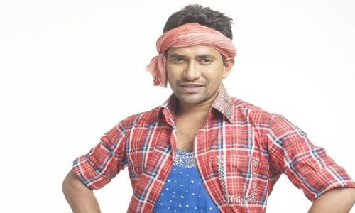 कोरोना : बिहार में भोजपुरी गायक निरहुआ ने जरूरतमंदों को बंटवाया राशन