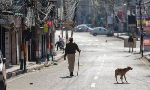 कोरोना : कश्मीरी डॉक्टरों को सरकार की धमकी, अगर मीडिया को कुछ भी बताया तो करेंगे सख्त कार्रवाई