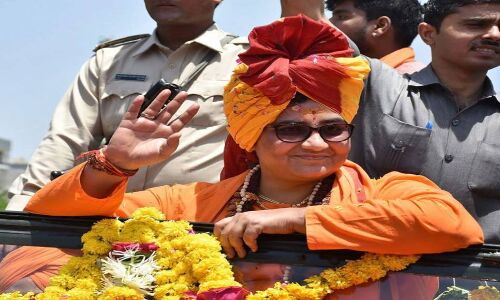 अब बोलीं साध्वी प्रज्ञा नाली-शौचालय साफ करवाने के लिए नहीं बनाया गया है हमें सांसद