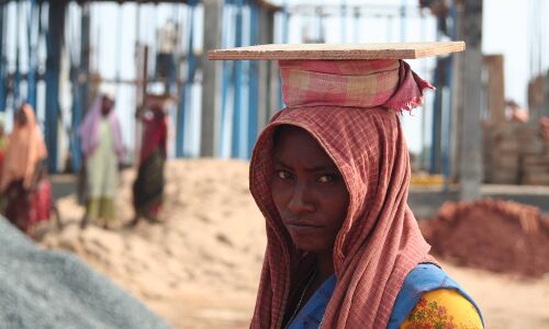 प्रचंड बहुमत की मोदी सरकार के बजट में कहां हैं मजदूर