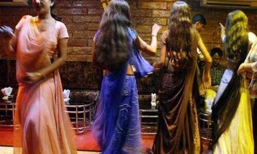 महाराष्ट्र में डांस बारों पर कड़े नियमों में सुप्रीम कोर्ट ने दी ढील महाराष्ट्र में डांस बारों पर कड़े नियमों में सुप्रीम कोर्ट ने दी ढील