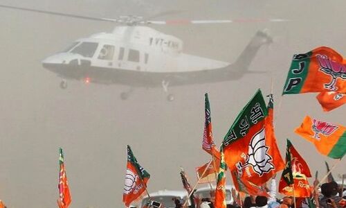 गरीबी पर शोर मचाने वाले सारे नेता हेलीकॉप्टर से चुनाव प्रचार पर रोज उड़ा रहे 20-25 लाख गरीबी पर शोर मचाने वाले सारे नेता हेलीकॉप्टर से चुनाव प्रचार पर रोज उड़ा रहे 20-25 लाख