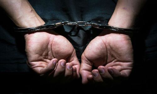 पति को नपुंसक बोल बीवी ने किया तलाक दाखिल तो पति ने ससुराल वालों को भेजा किसी और के साथ संभोग का वीडियो