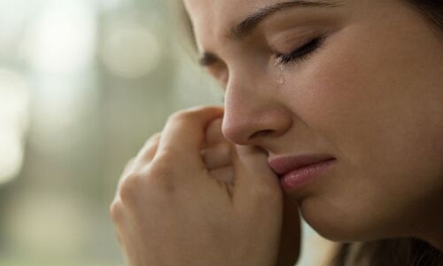 केवल चरित्रहीन पत्नियां देती हैं तुम जैसा तर्क