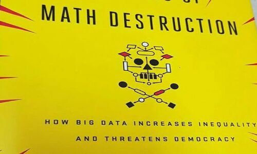 आधार नंबर के खतरे को समझने के लिए जरूरी किताब