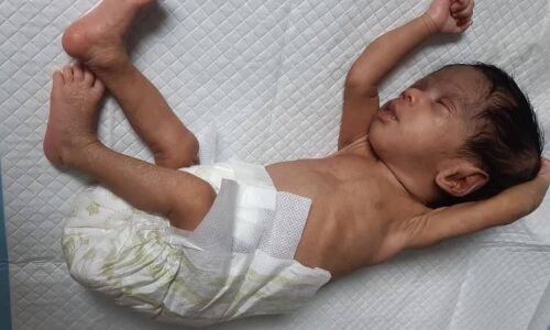 तेलंगाना से छत्तीसगढ़ पैदल लौट रही प्रवासी मजदूर महिला ने सड़क किनारे जन्मा बच्चा