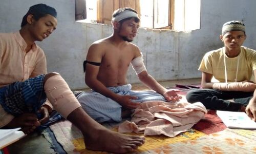 रिहाई मंच ने की बजरंग दल कार्यकर्ताओं के हाथों पिटे मदरसा छात्रों से मुलाकात, कहा भाजपा-संघ के दबाव में पुलिस ने बदल दिये अभियुक्त